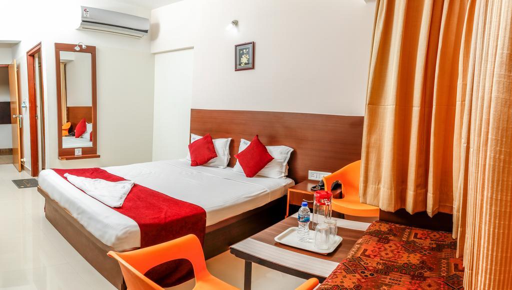 Hotel Pc Residency Mysore Exteriör bild